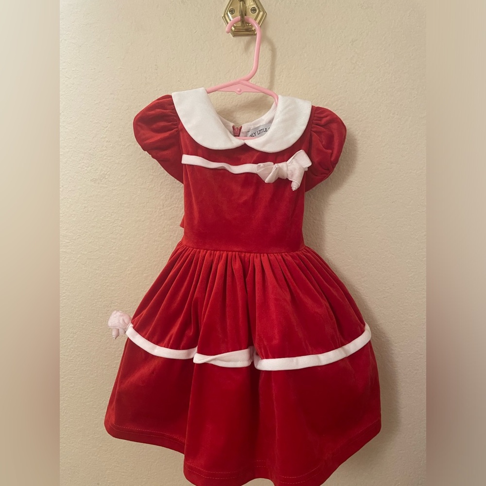 Slightly used Christmas 3t girl dress.